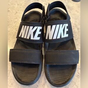 Women’s Nike Tanjun Black Sandals 7